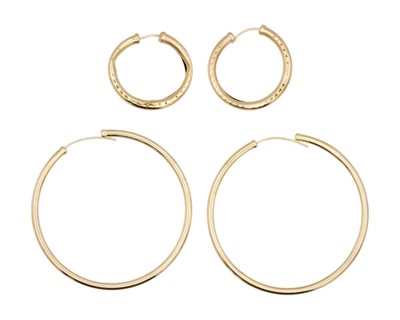 Lot 98 - Two pairs of 9k hollow hoop earrings.