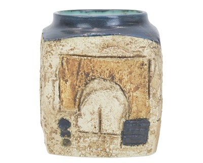 Lot 707 - A Troika marmalade pot.