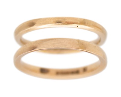 Lot 101 - Two similar 9k hallmarked rose gold band rings.