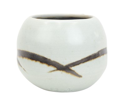 Lot 501 - Janet LEACH (1918-1997)