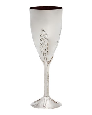 Lot 128 - A modern silver champagne flute by Mark Stevens.