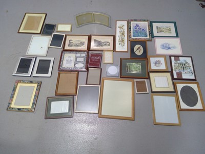 Lot 185 - A Box of Photo and Picture Frames.