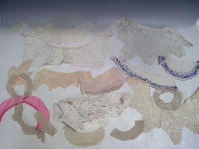 Lot 188 - Vintage Lace Collars, Vintage Purses and...