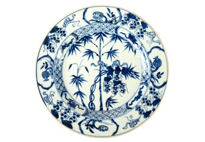 Lot 399 - A Chinese export blue and white plate.
