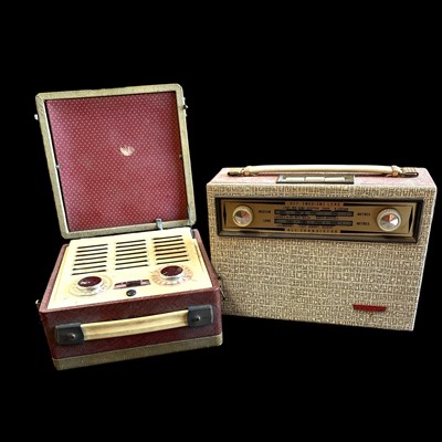 Lot 100 - Two vintage wirelesses, a Vidor, personal...