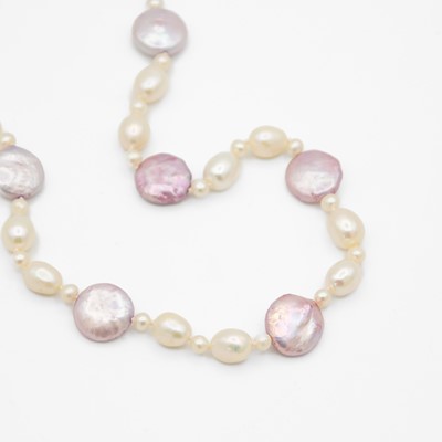 Lot 117 - A purplish-pink and white freshwater pearl necklace.