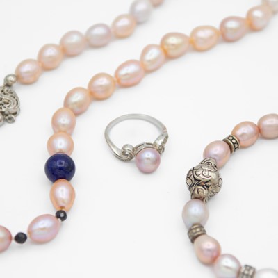 Lot 120 - A selection of pink freshwater pearl jewellery.