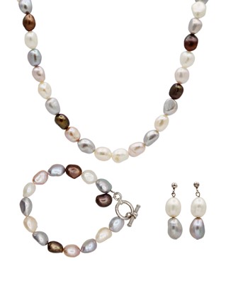 Lot 79 - A three-piece set of multicolored cultured freshwater pearl jewellery.