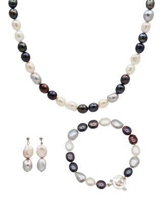 Lot 81 - A three-piece set of freshwater cultured pearl jewellery, boxed.