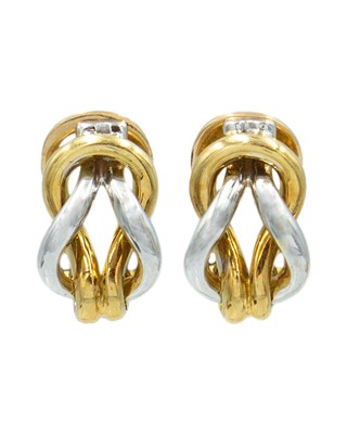 Lot 77 - A pair of bi-colour 18k gold knot design stud earrings