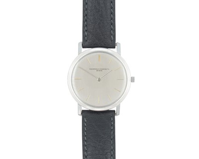 Lot 1068 - VACHERON CONSTANTIN - An 18k white gold manual wind gentleman's ultra slim dress watch.