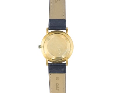 Lot 1046 - OMEGA - An 18k manual wind gentleman's dress wristwatch.