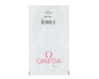 Lot 1046 - OMEGA - An 18k manual wind gentleman's dress wristwatch.