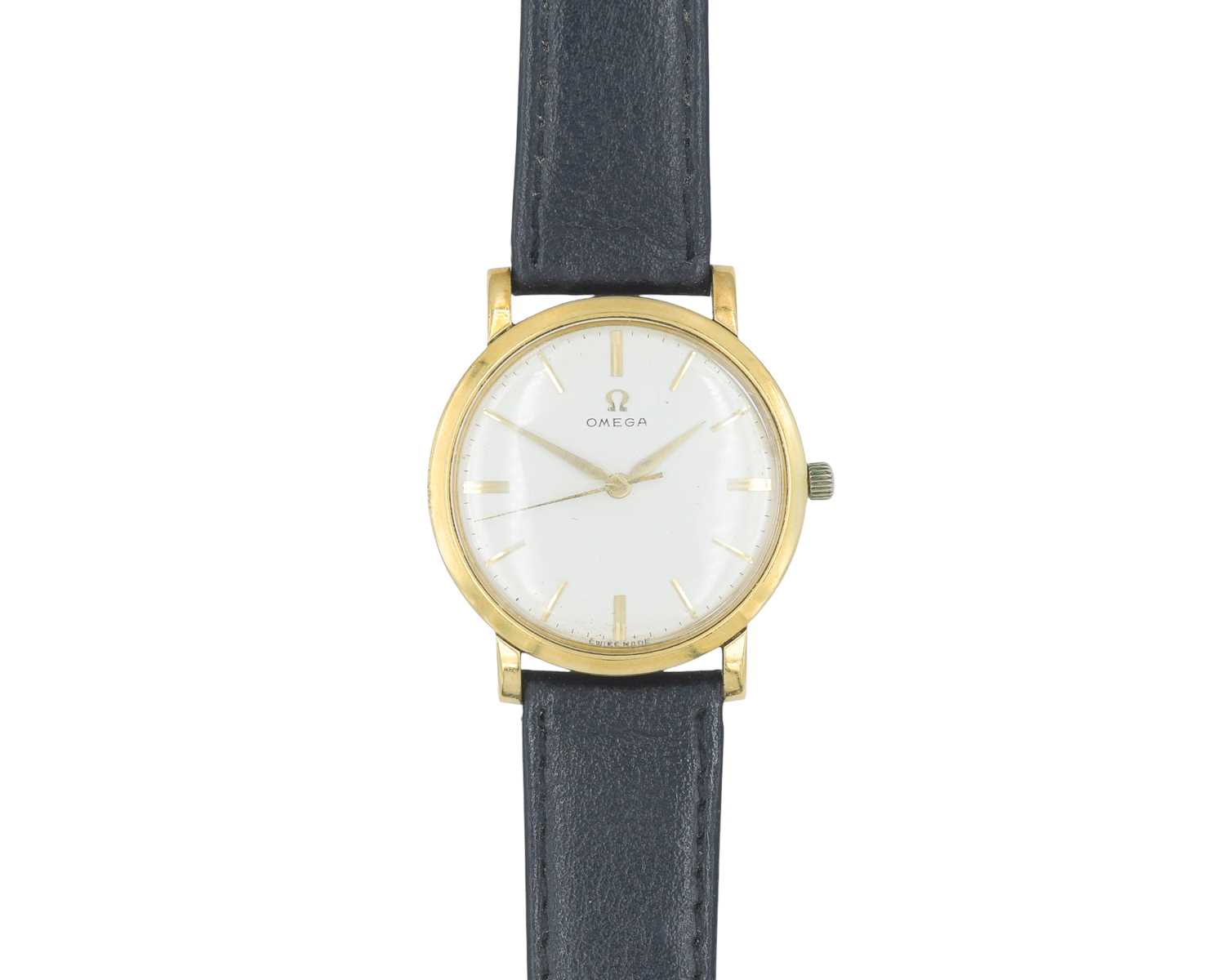 Lot 1046 - OMEGA - An 18k manual wind gentleman's dress wristwatch.