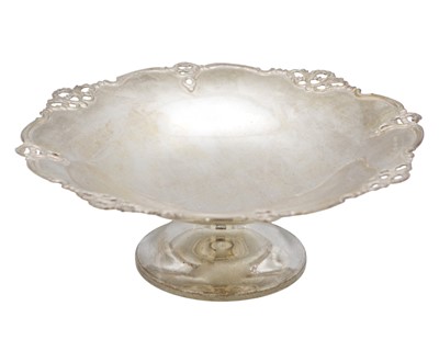 Lot 126 - A George V silver pedestal dish by Elkington & Co Ltd.