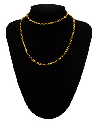 Lot 94 - A 9k gold faceted curb link 29" long chain.