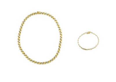 Lot 97 - An 18k gold necklace and bracelet set.