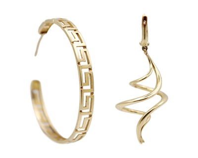 Lot 93 - A 14k spiral design earring and a 9k Greek key hoop earring.