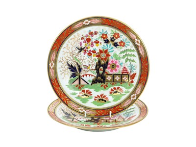 Lot 580 - A pair of Worcester Flight, Barr & Barr side plates.