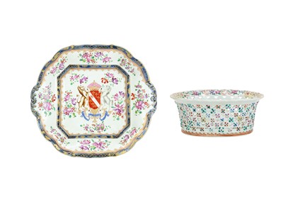 Lot 638 - A Samson armorial porcelain dish.