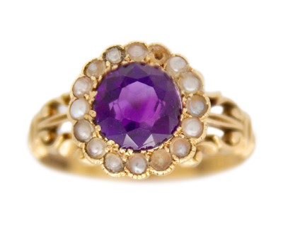 Lot 27 - A Victorian 18k gold amethyst and seed pearl ring.