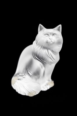 Lot 566 - A Lalique crystal 'Heggie' cat figure.