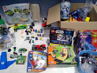 Lot 173 - A Collection of Lego, K'NEX and Mega Bloks.