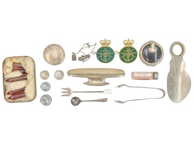 Lot 54 - A silver pillbox, Goldsmiths & Silversmiths Co. Ltd, London, 1930.