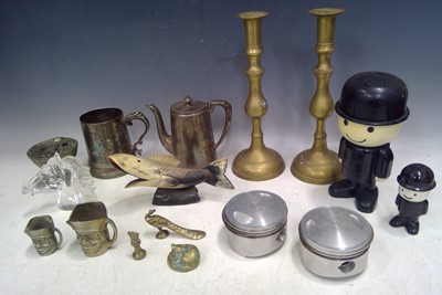 Lot 62 - A Collection of Miscellany. A Horn Fish, Two 9....