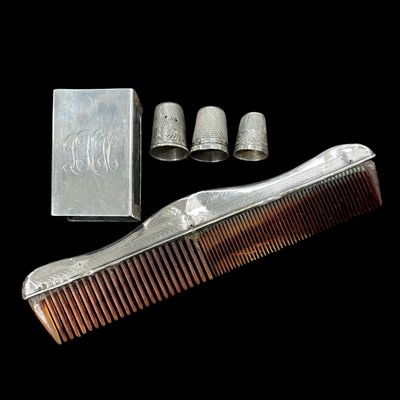 Lot 78 - A silver matchbox cover, three thimbals, 37g,...