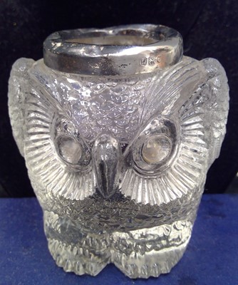Lot 5 - An Edwardian Vesta with silver collar, Crystal...