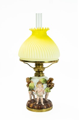 Lot 598 - An early 20th century Continental porcelain oil lamp.