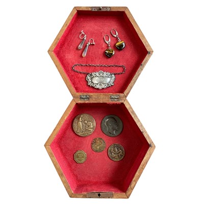Lot 145 - An Inlaid Jewellery Box with a pair of Moss...