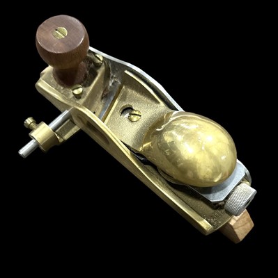 Lot 19 - A Lie-Nielsen No. 140 skew block plane,...