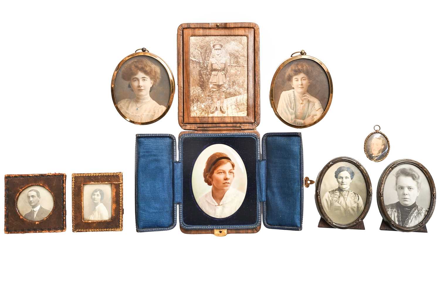 Lot 37 - A collection of antique frames.