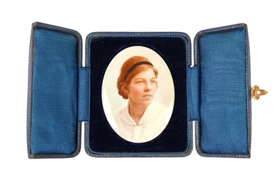 Lot 37 - A collection of antique frames.