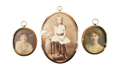 Lot 37 - A collection of antique frames.