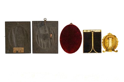 Lot 37 - A collection of antique frames.