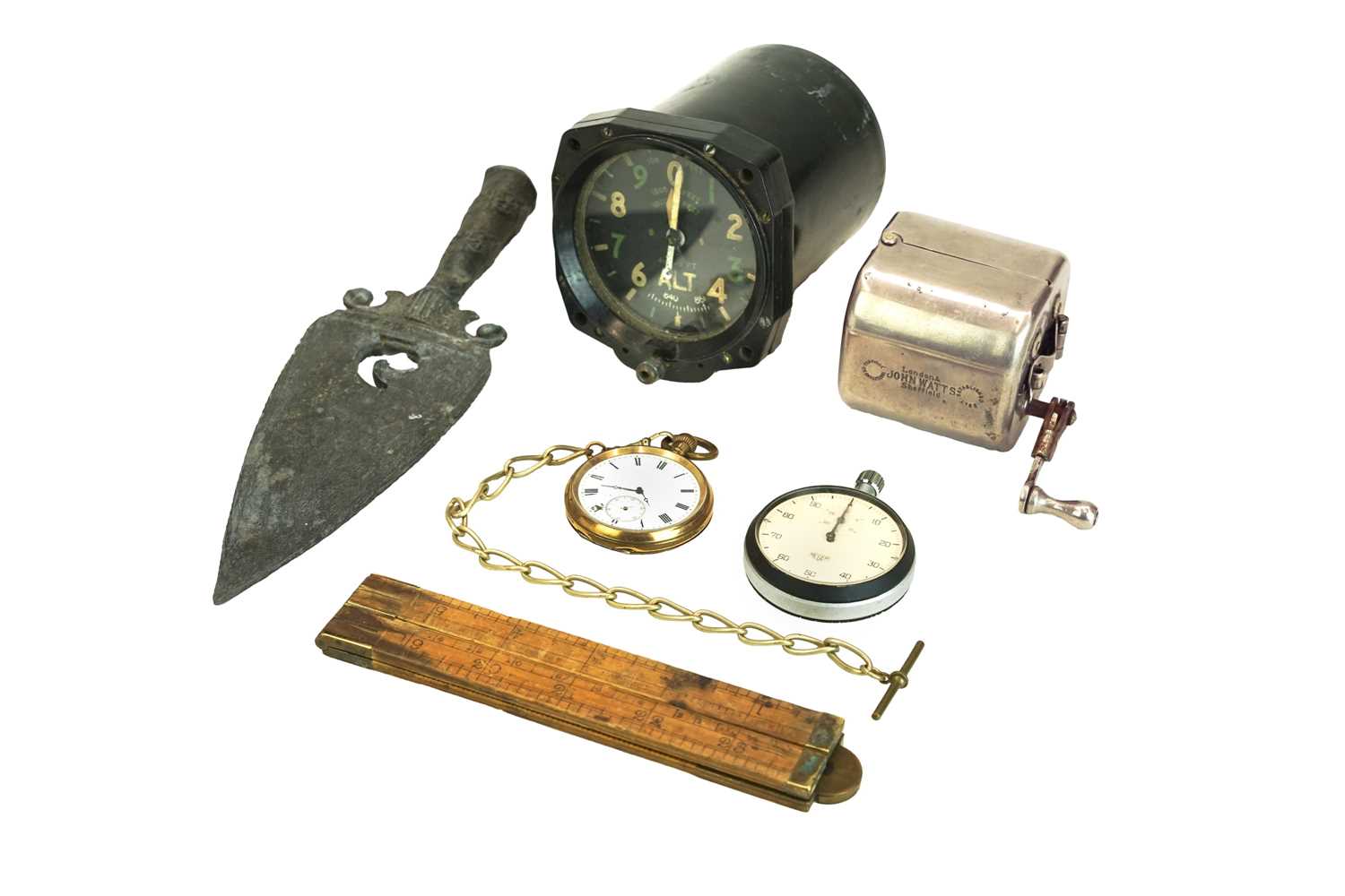 Lot 81 - A small group of collectables.