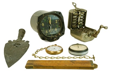 Lot 81 - A small group of collectables.