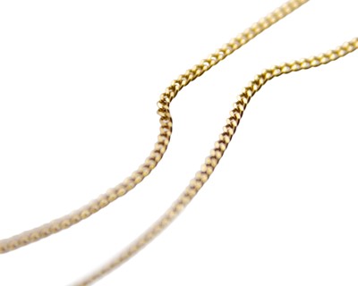 Lot 157 - An 18k gold fine 18" curb chain.