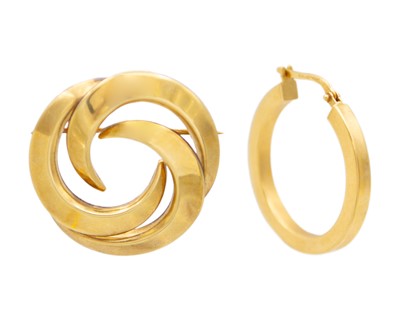Lot 163 - A 9k gold spiral design brooch and an 18k gold single hoop earring.