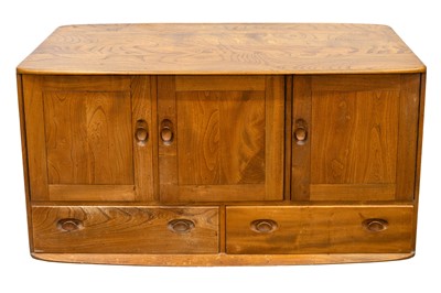 Lot 686 - An Ercol Windsor model 468 sideboard.