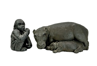 Lot 645 - Theresa GILDER A gorilla sculpture.