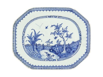Lot 434 - A late 18th century Chinese export meat plate.