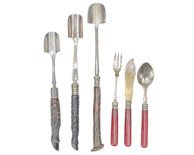Lot 118 - Three antler handled cheese scoops.