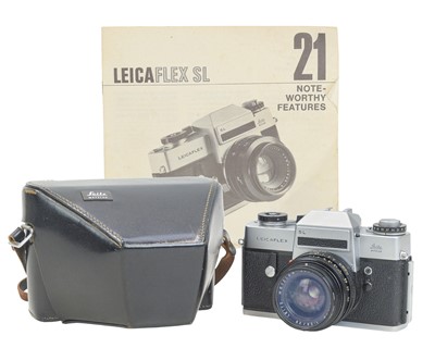 Lot 230 - A Leicaflex SL 35mm SLR camera.