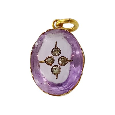 Lot 22 - An amethyst and a rose-cut four diamond charm/pendant set in gold.