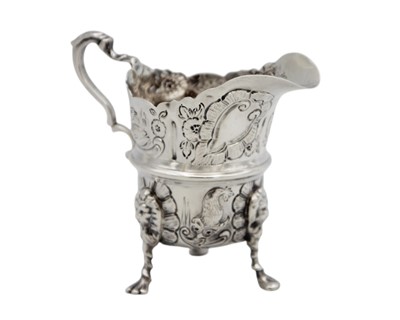 Lot 142 - An attractive Edwardian silver cream jug, in Georgian style, by Thomas Hayes.