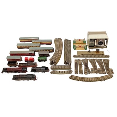 Lot 28 - A quantity of Vintage Hornby Dublo model...